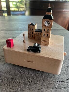 Wooderful Life London Big Ben Taxi Musical Music Box NIB